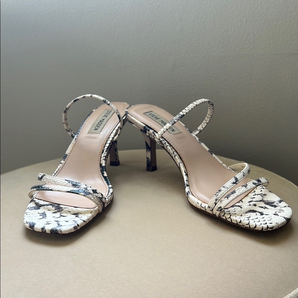Steve Madden Cream and Black Heels Elegant Strappy Design